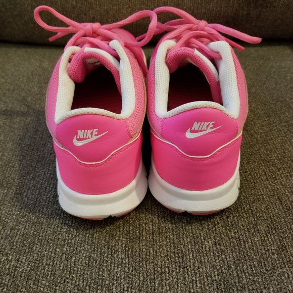 Nike running shoe - Picture 3 of 5